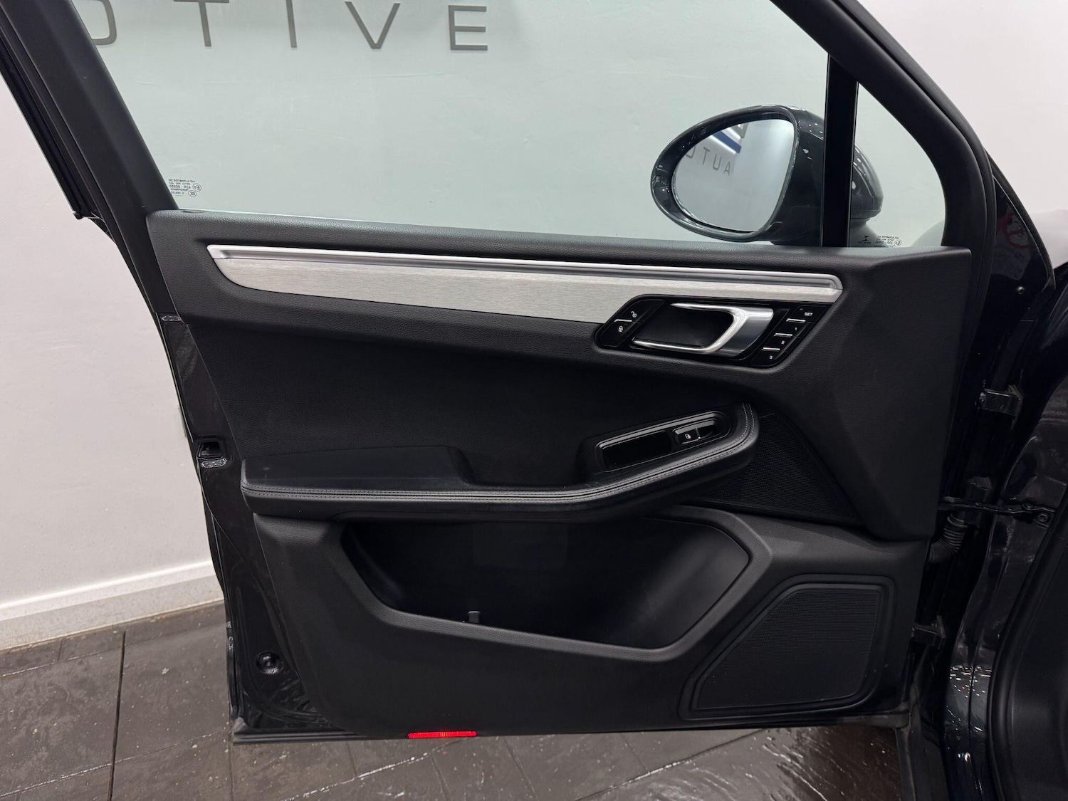 Used Porsche Macan 2017 for sale - 78062830: Photo 50