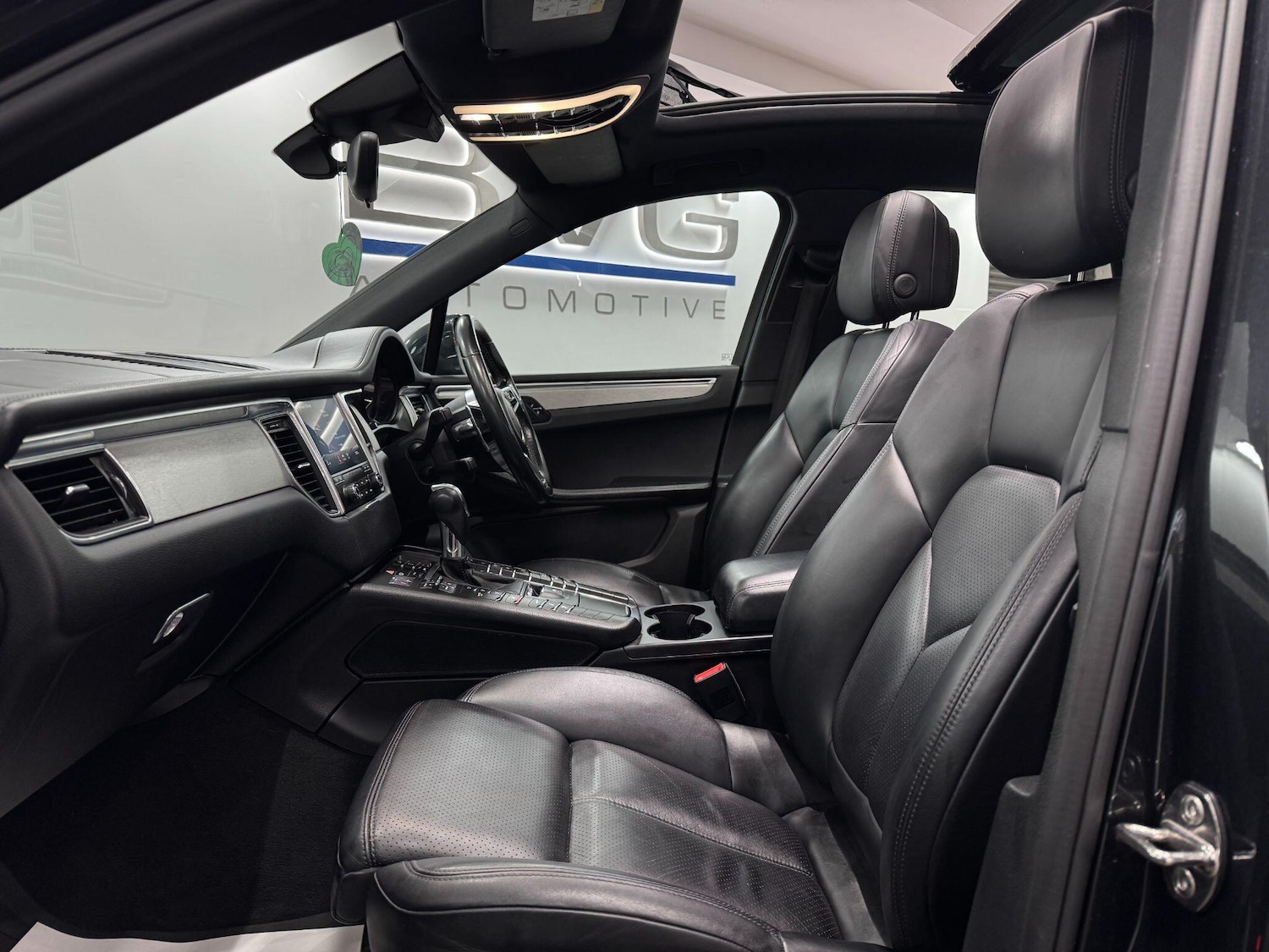 Used Porsche Macan 2017 for sale - 78062830: Photo 51