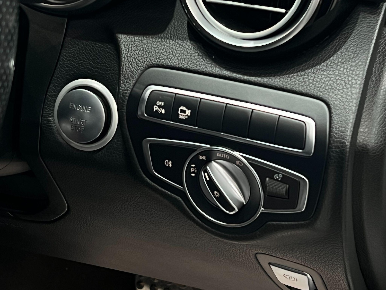 Used Mercedes-Benz GLC 2017 for sale - 76632668: Photo 30