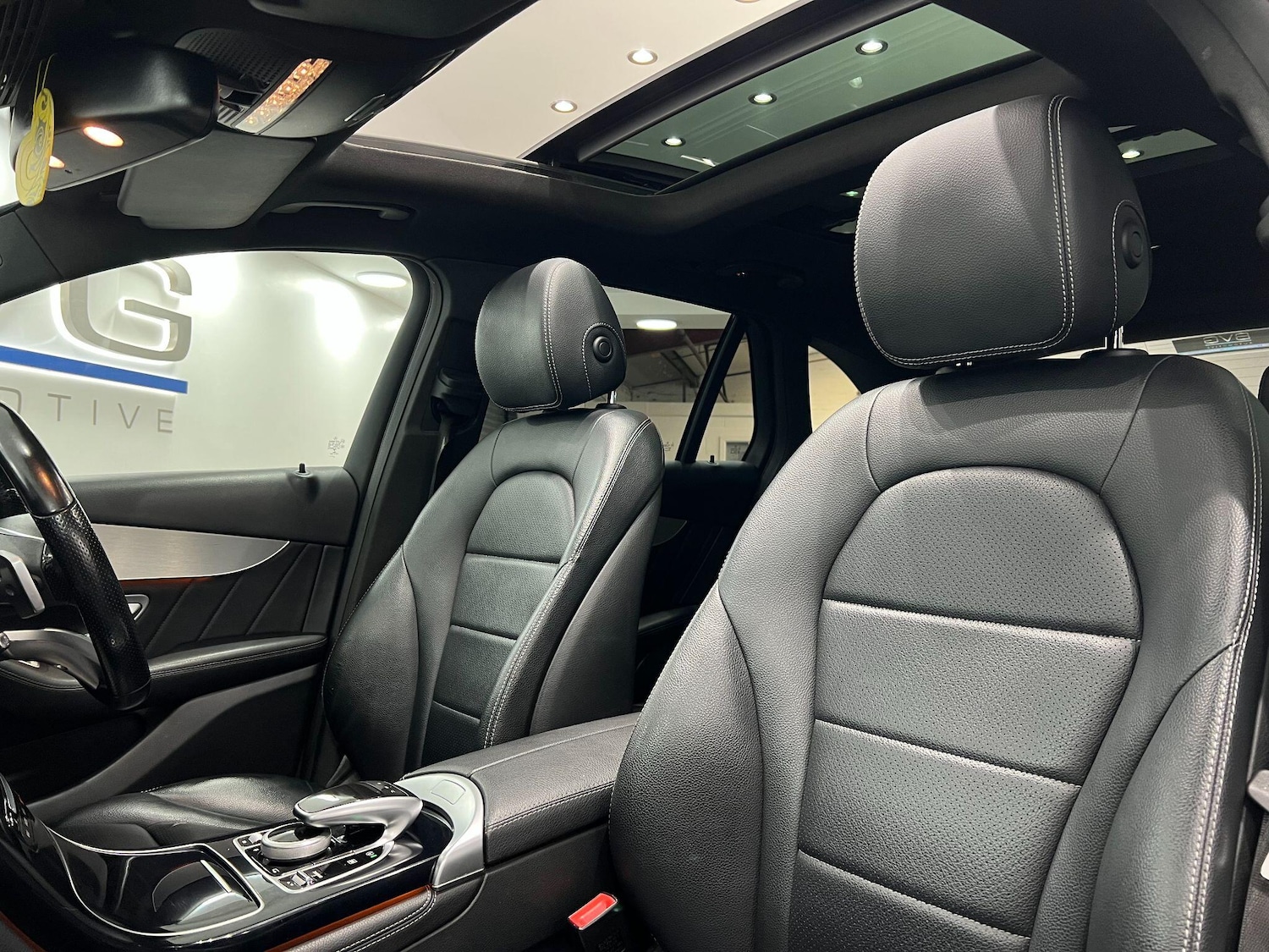 Used Mercedes-Benz GLC 2017 for sale - 76632668: Photo 65