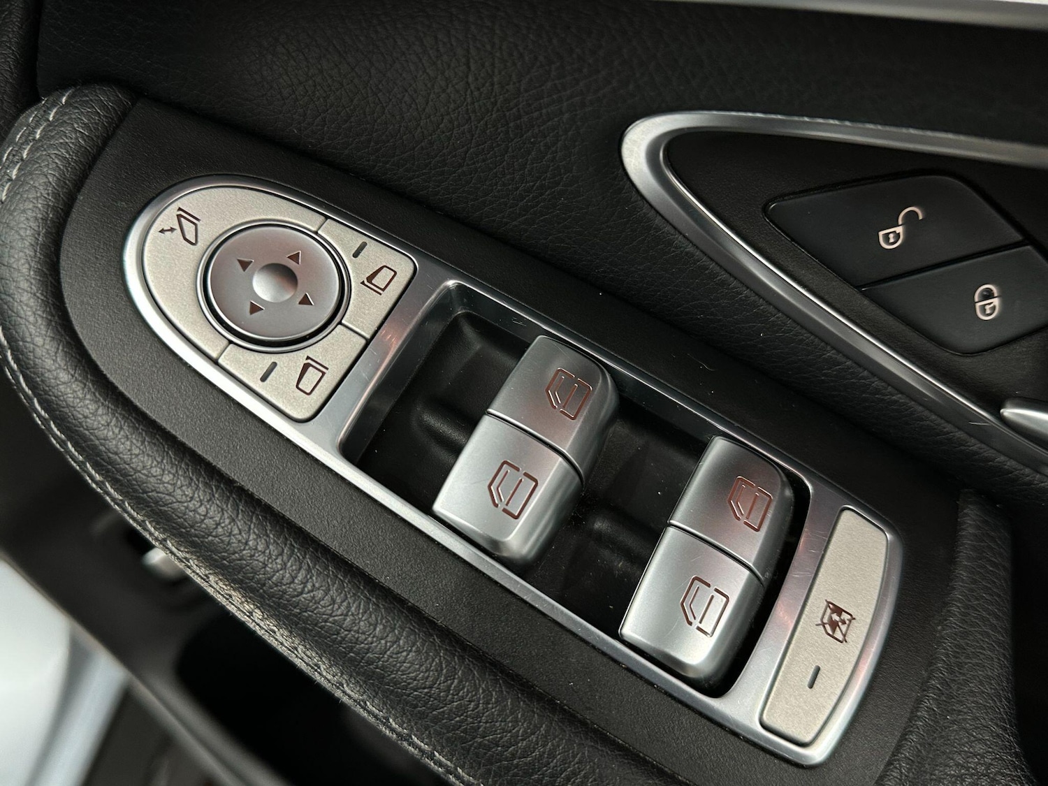 Used Mercedes-Benz GLC 2016 for sale - 76855897: Photo 31