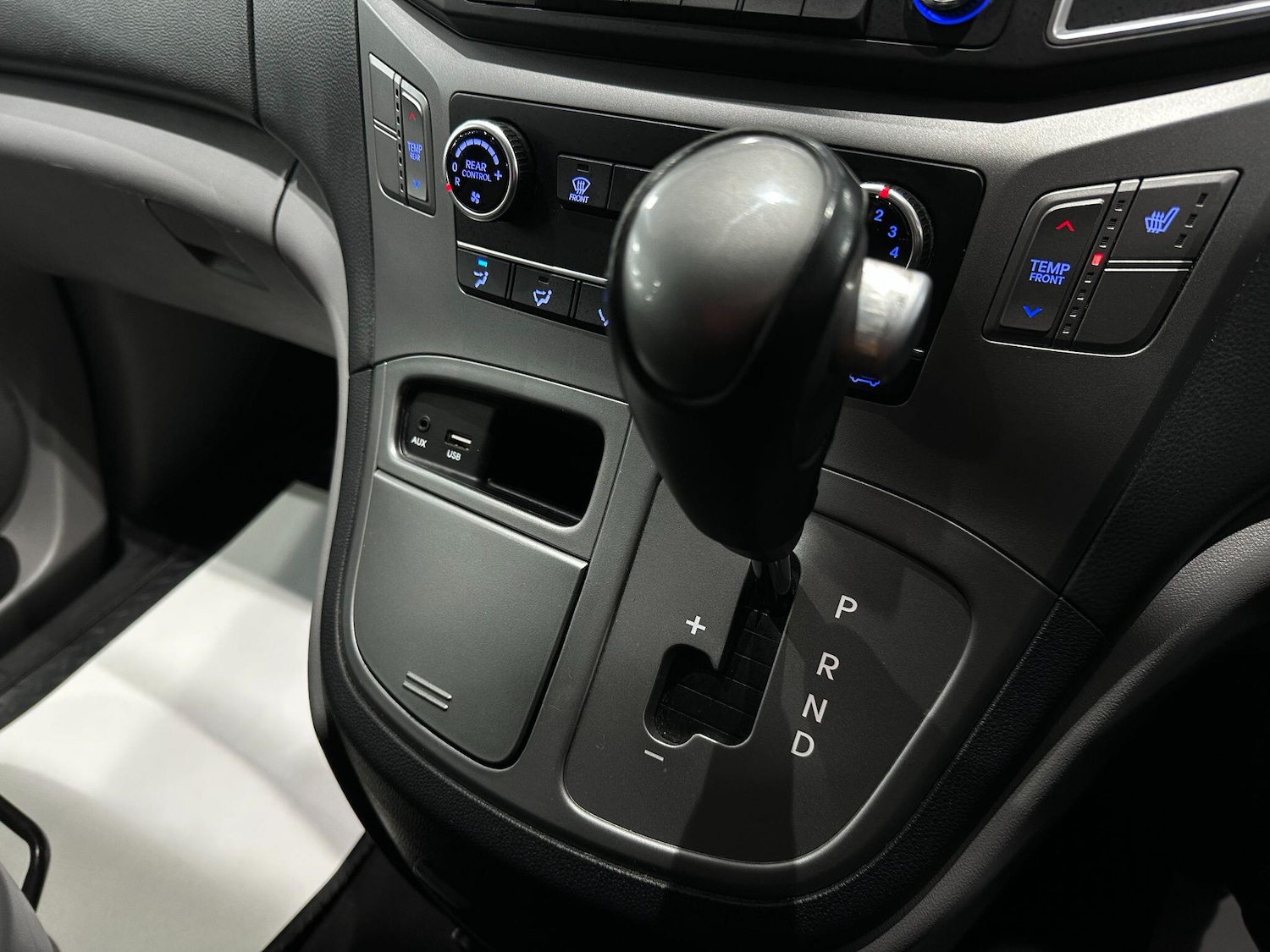 Used Hyundai i800 2016 for sale - 76671279: Photo 34