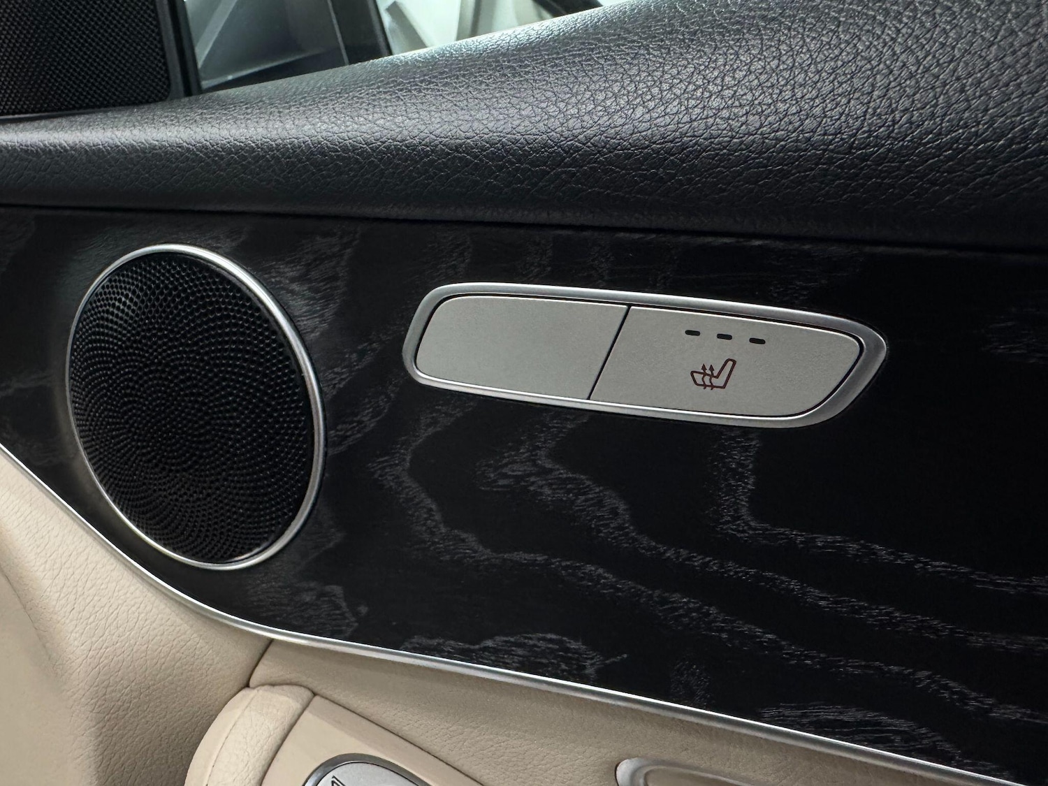 Used Mercedes-Benz GLC 2016 for sale - 77216126: Photo 28