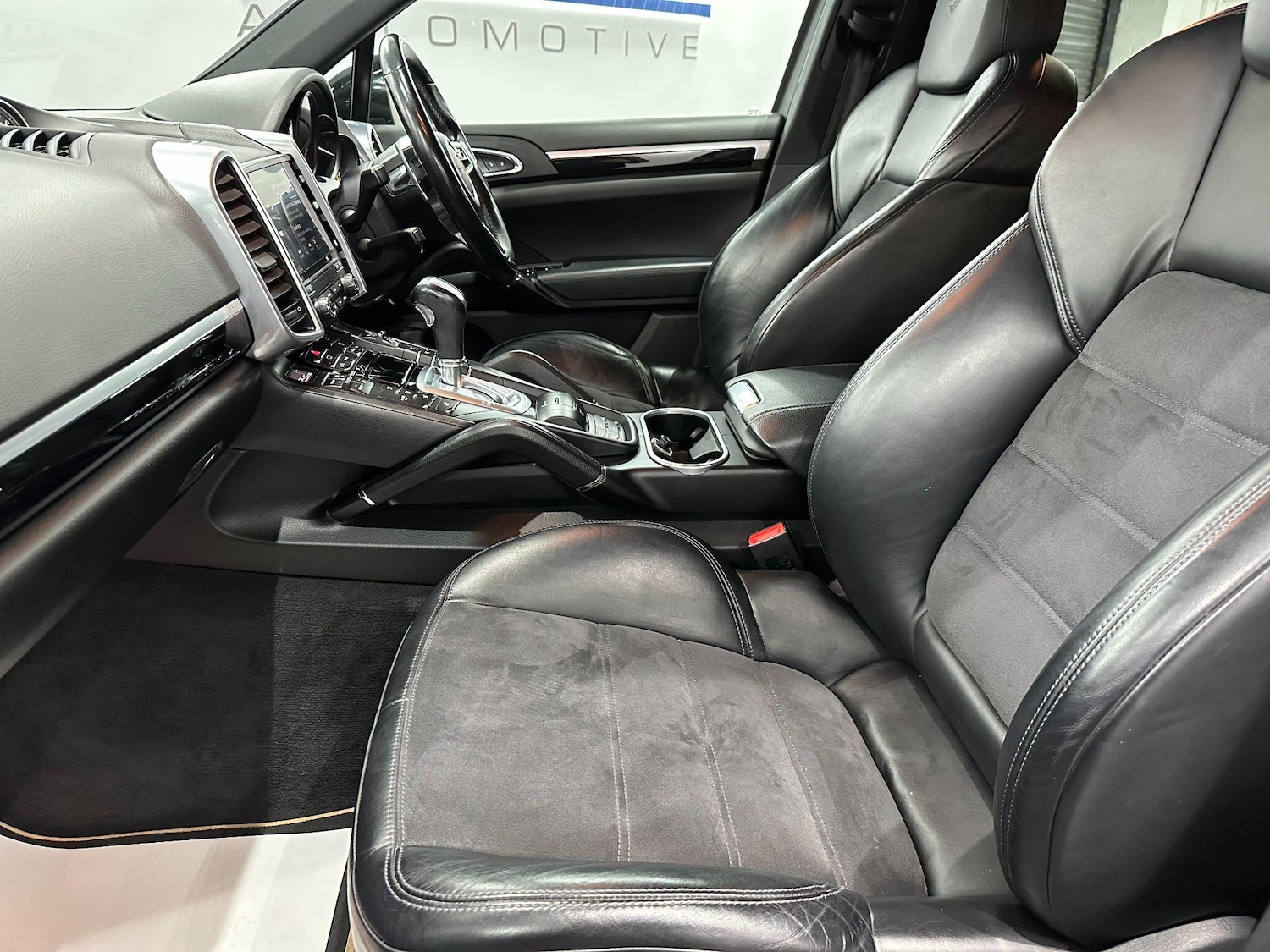 Used Porsche Cayenne 2017 for sale - 76850246: Photo 54