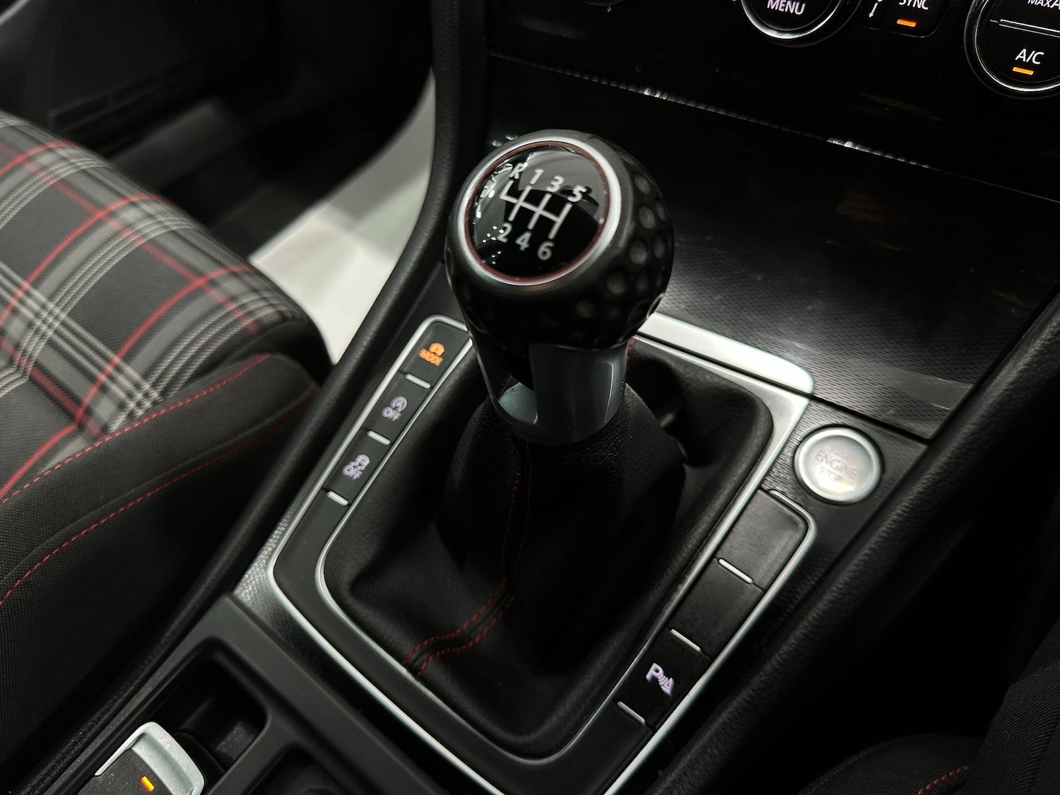 Used Volkswagen Golf 2015 for sale - 76752880: Photo 42