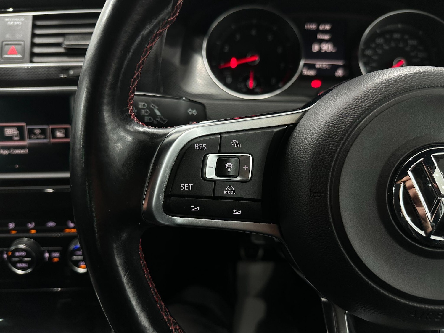 Used Volkswagen Golf 2015 for sale - 76752880: Photo 50