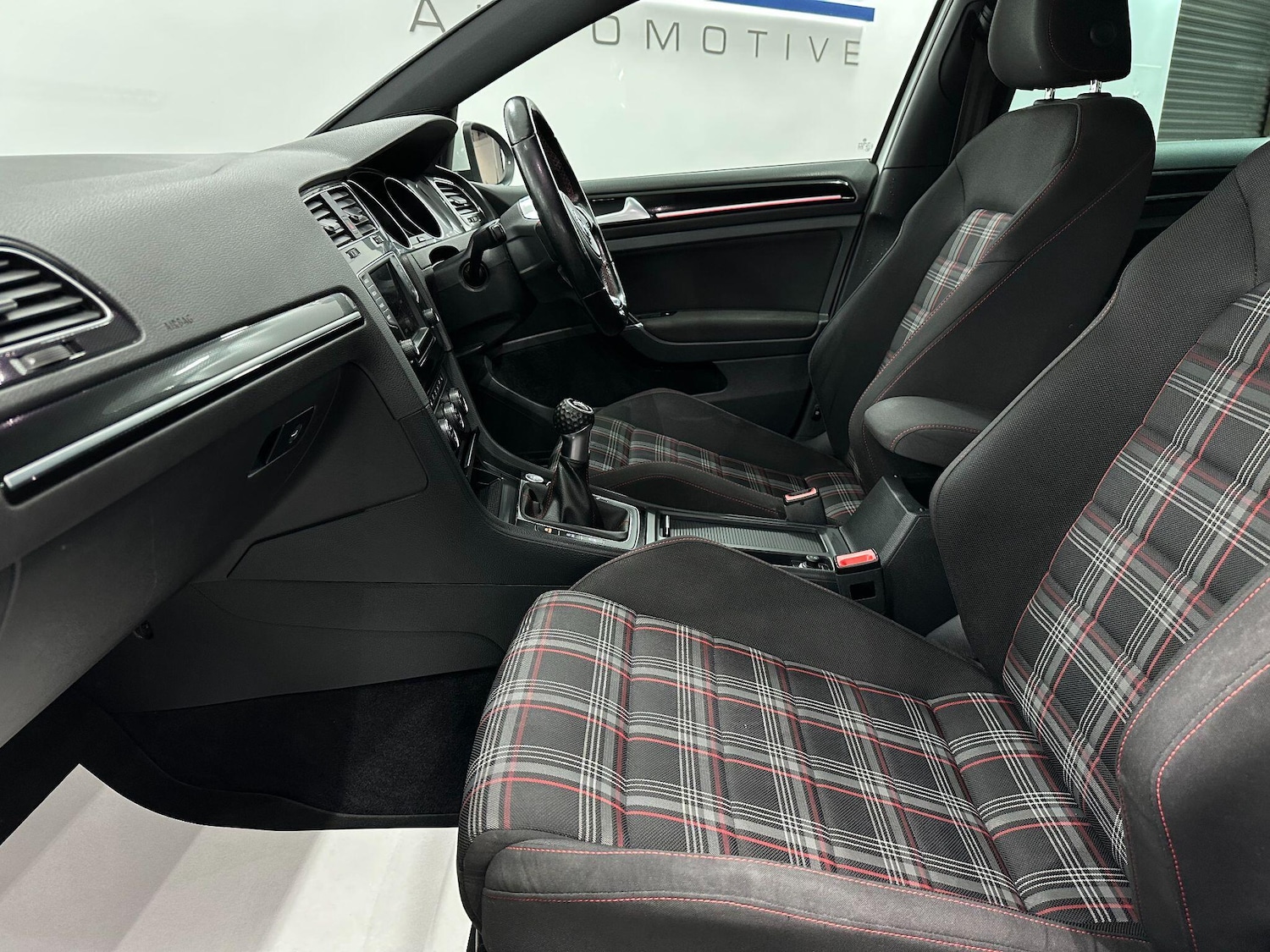 Used Volkswagen Golf 2015 for sale - 76752880: Photo 57