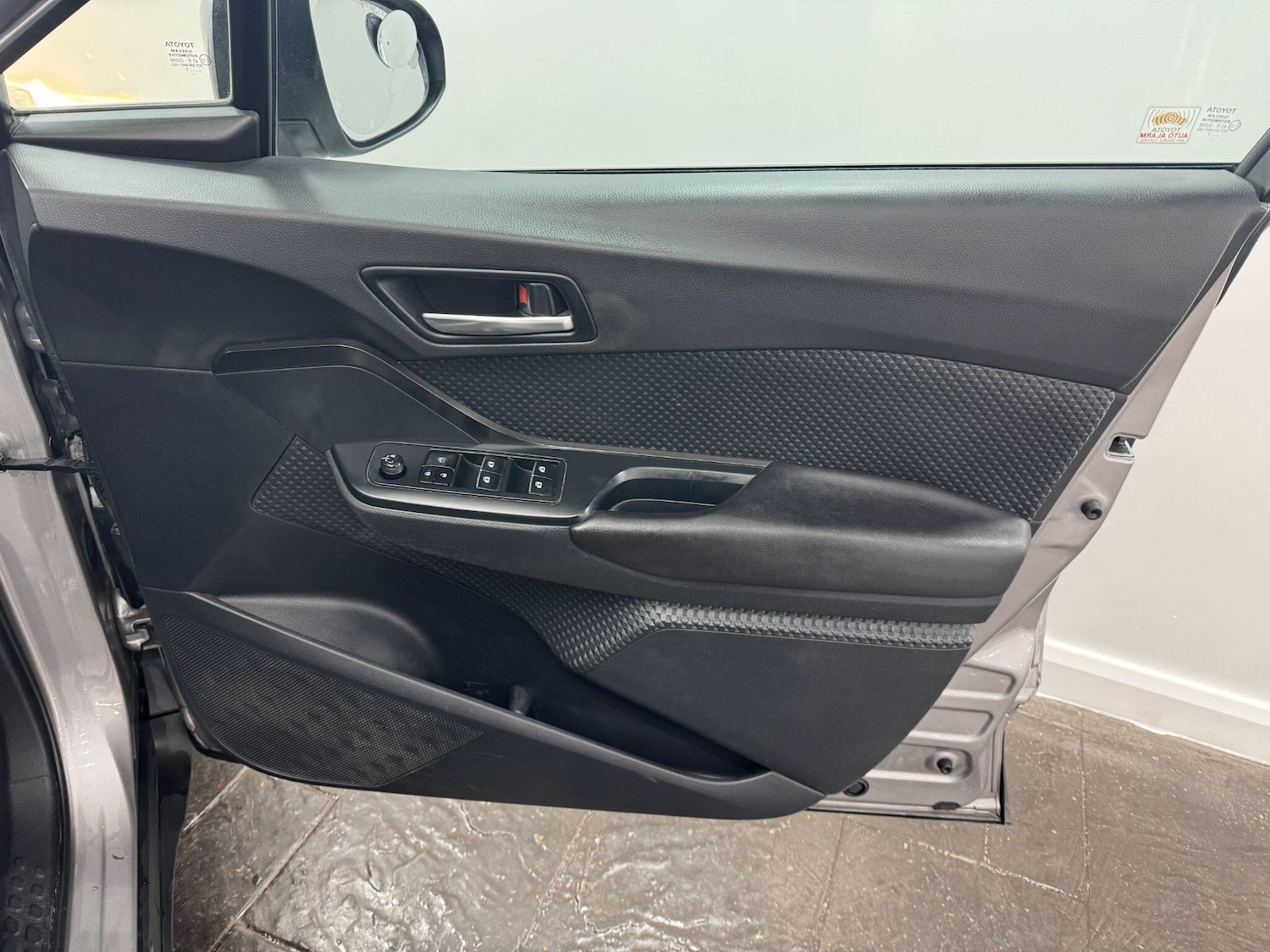 Used Toyota C-HR 2017 for sale - 78184423: Photo 26