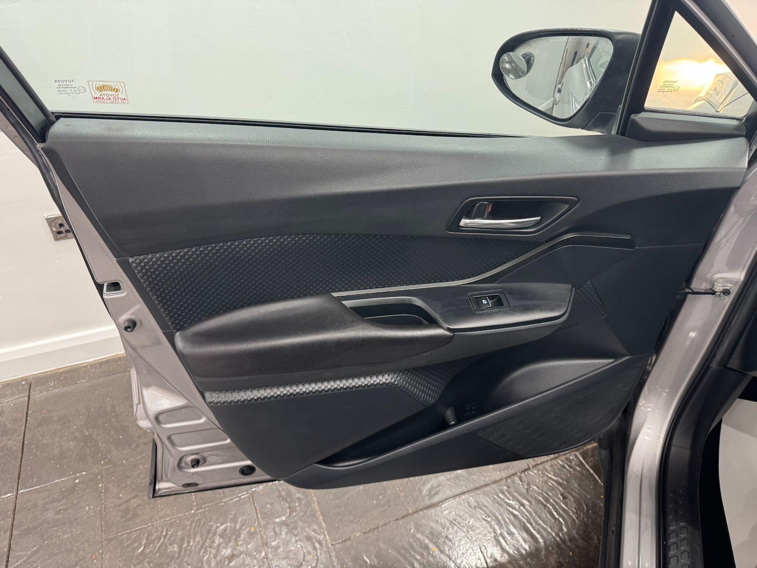 Used Toyota C-HR 2017 for sale - 78184423: Photo 45