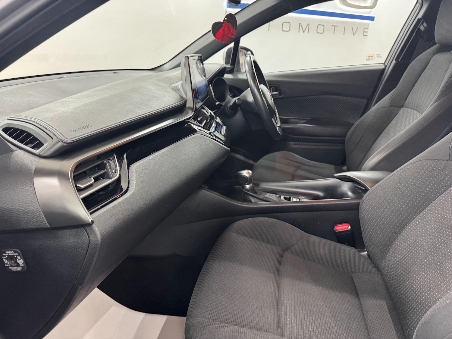 Used Toyota C-HR 2017 for sale - 78184423: Photo 46