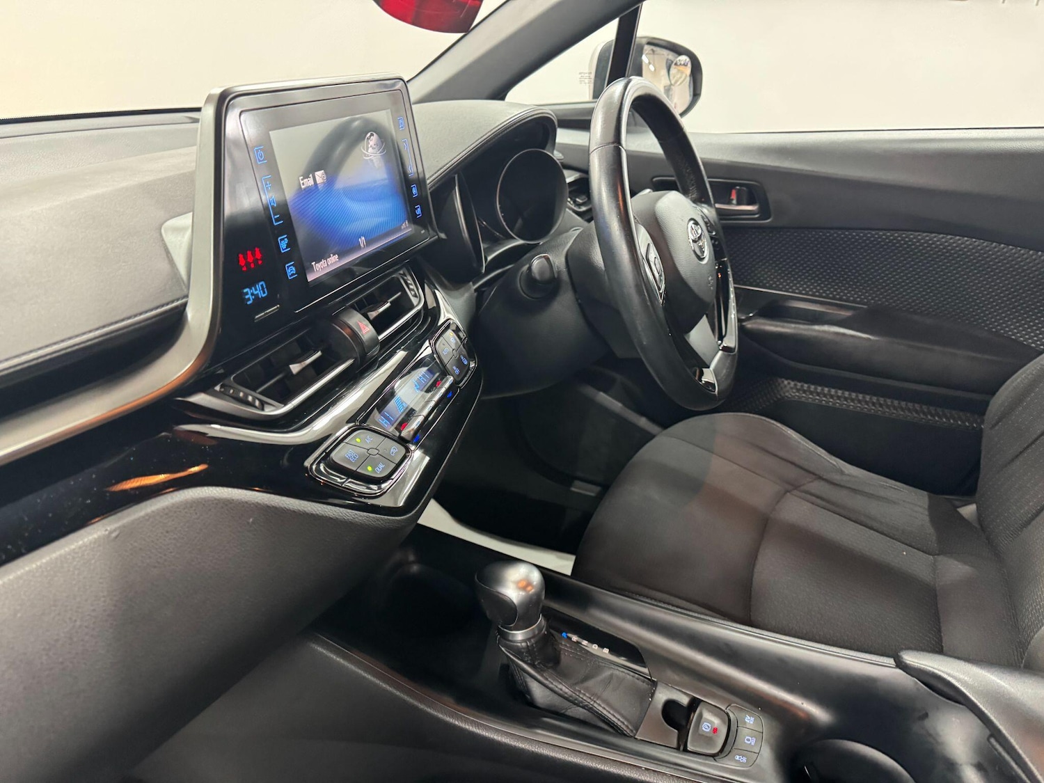 Used Toyota C-HR 2017 for sale - 78184423: Photo 47