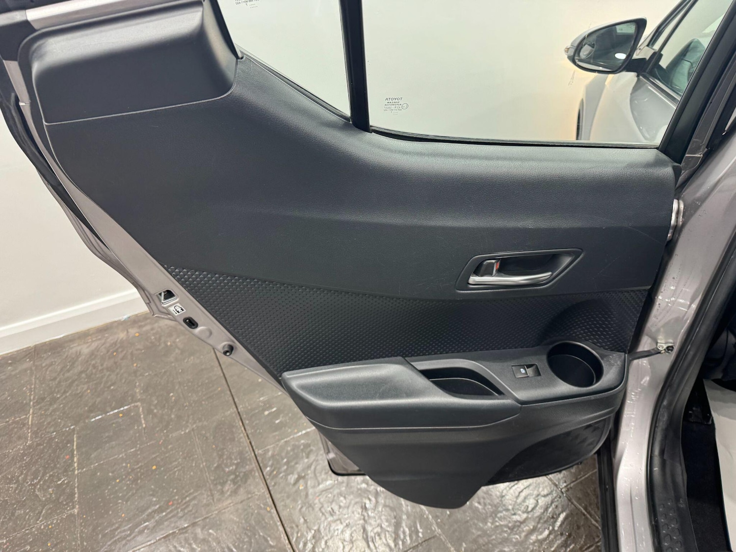 Used Toyota C-HR 2017 for sale - 78184423: Photo 50