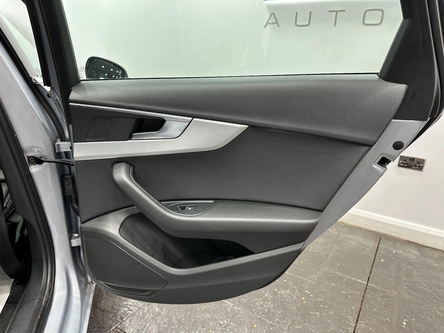 Used Audi A4 2019 for sale - 77925877: Photo 55