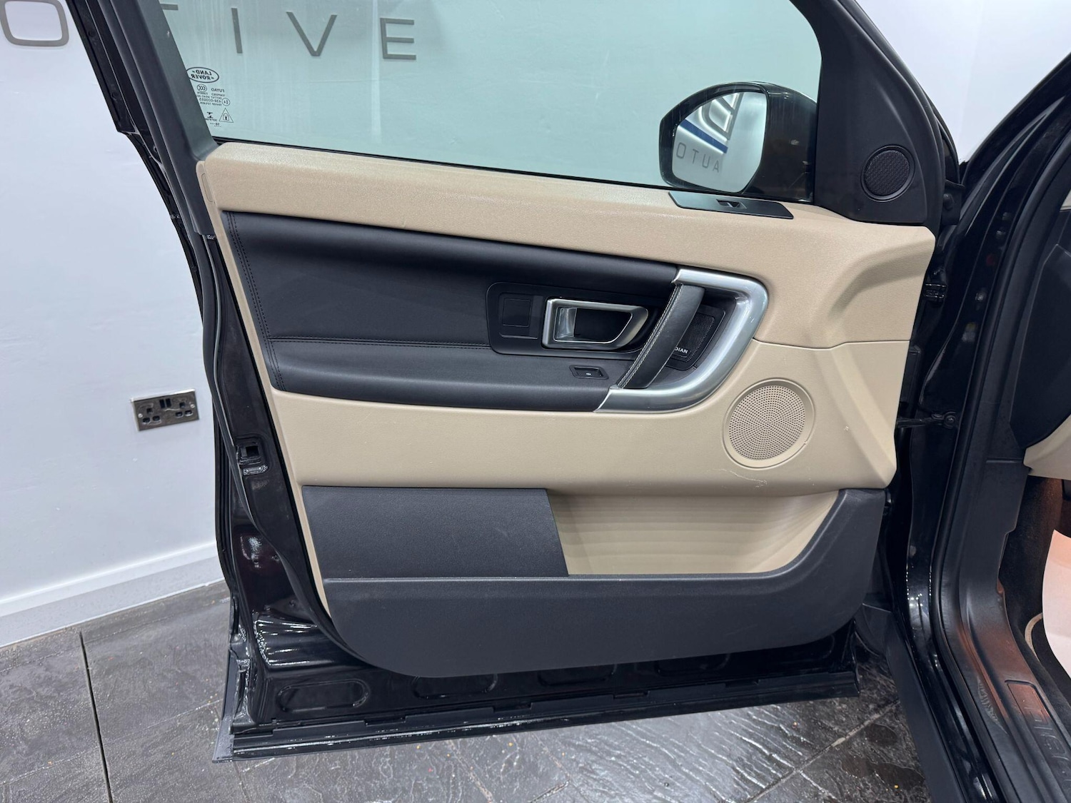 Used Land Rover Discovery Sport 2017 for sale - 77091656: Photo 45