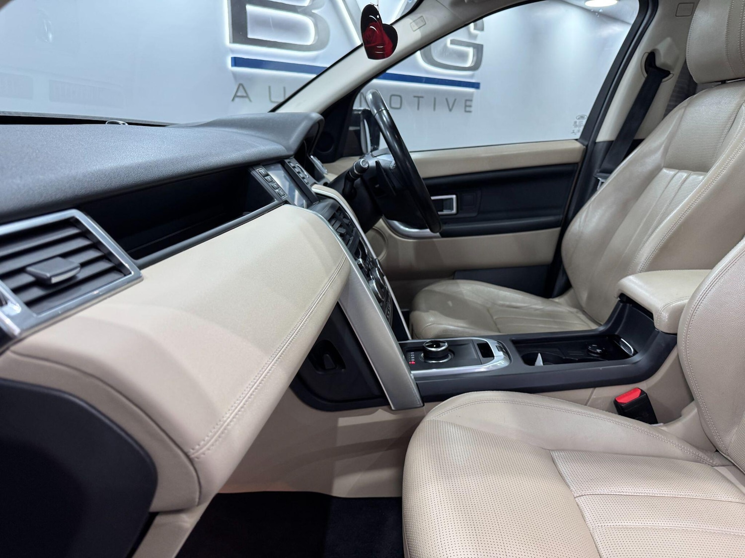 Used Land Rover Discovery Sport 2017 for sale - 77091656: Photo 46