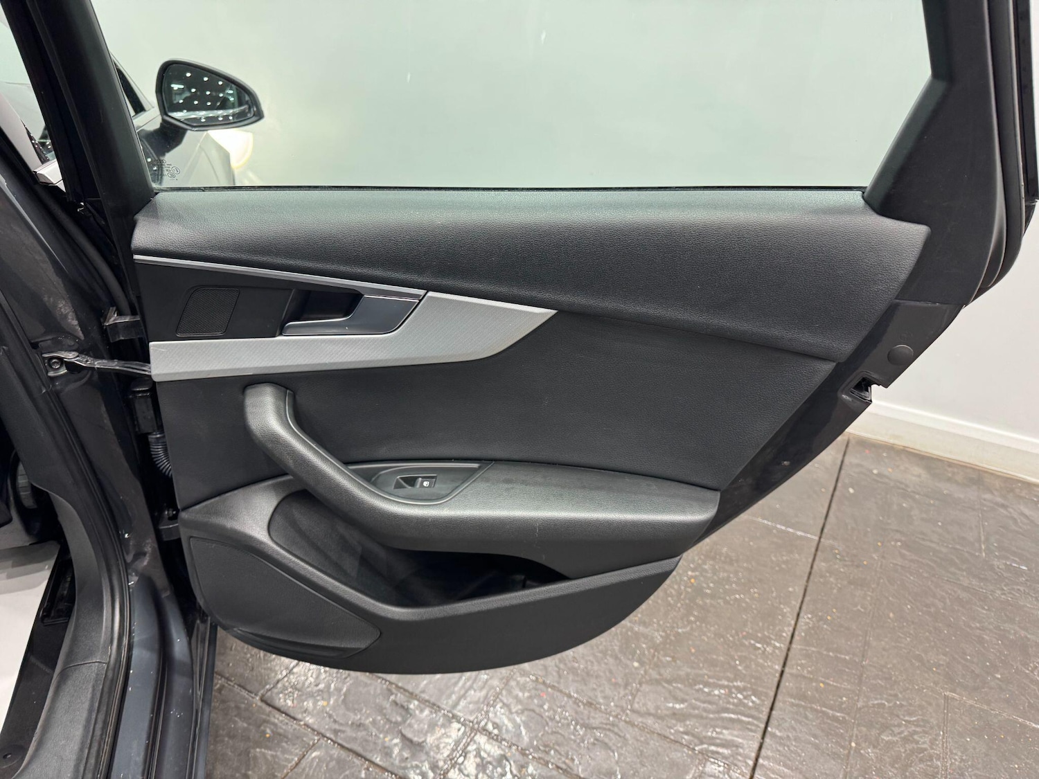 Used Audi A4 Avant for sale - 77704640: Photo 55