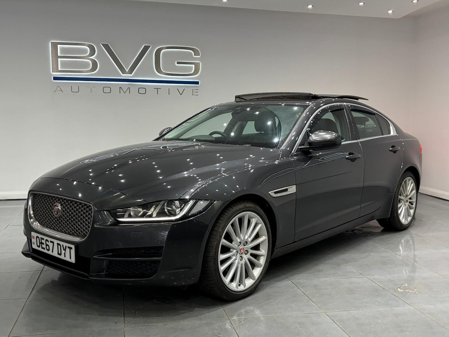 Used Jaguar XE 2017 for sale - 76667282: Photo 1