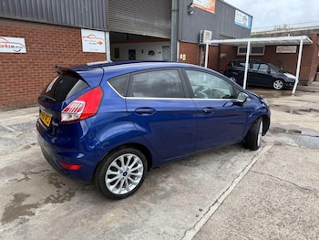 Used Ford Fiesta 2015 for sale - 76001114: Photo