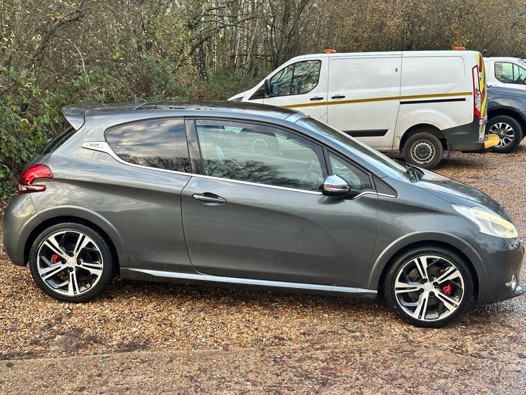 Used Peugeot 208 2015 for sale - 76962635: Photo 8