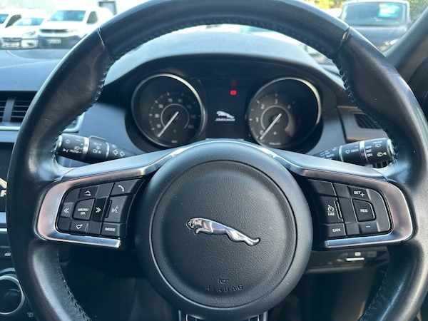Used Jaguar E-Pace 2018 for sale - 76223427: Photo 13