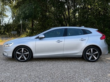 Used Volvo V40 2017 for sale - 79598228: Photo