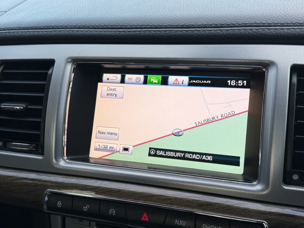 Used Jaguar XF 2014 for sale - 77464070: Photo 15