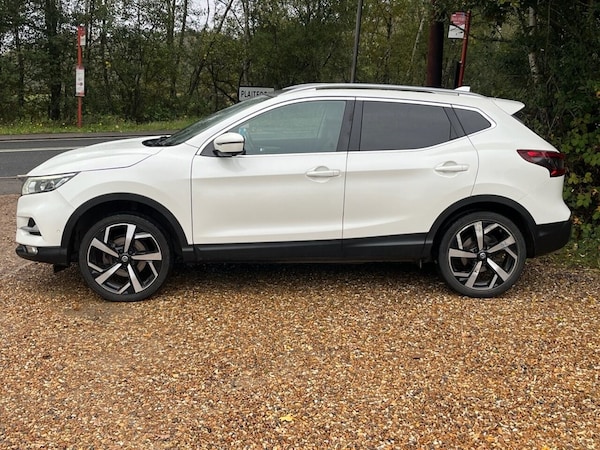 Used Nissan Qashqai 2017 for sale - 76333663: Photo 2