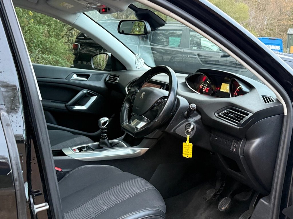 Used Peugeot 308 2017 for sale - 76710952: Photo 12