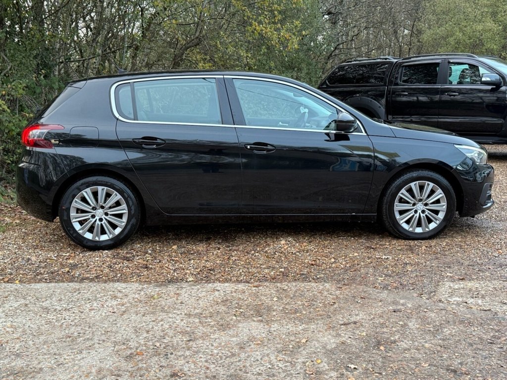 Used Peugeot 308 2017 for sale - 76710952: Photo 5