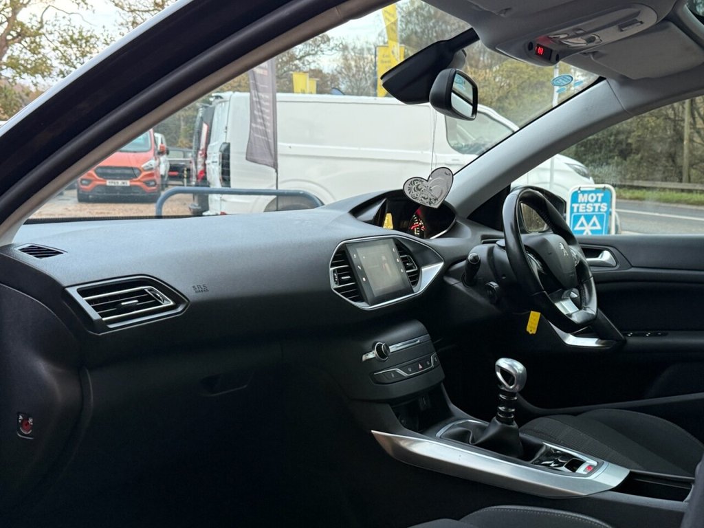 Used Peugeot 308 2017 for sale - 76710952: Photo 8