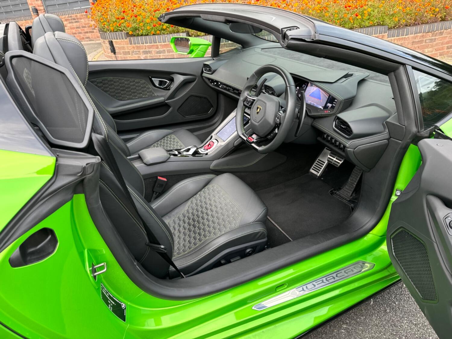 Used Lamborghini Huracan 2019 for sale - 77801872: Photo 28