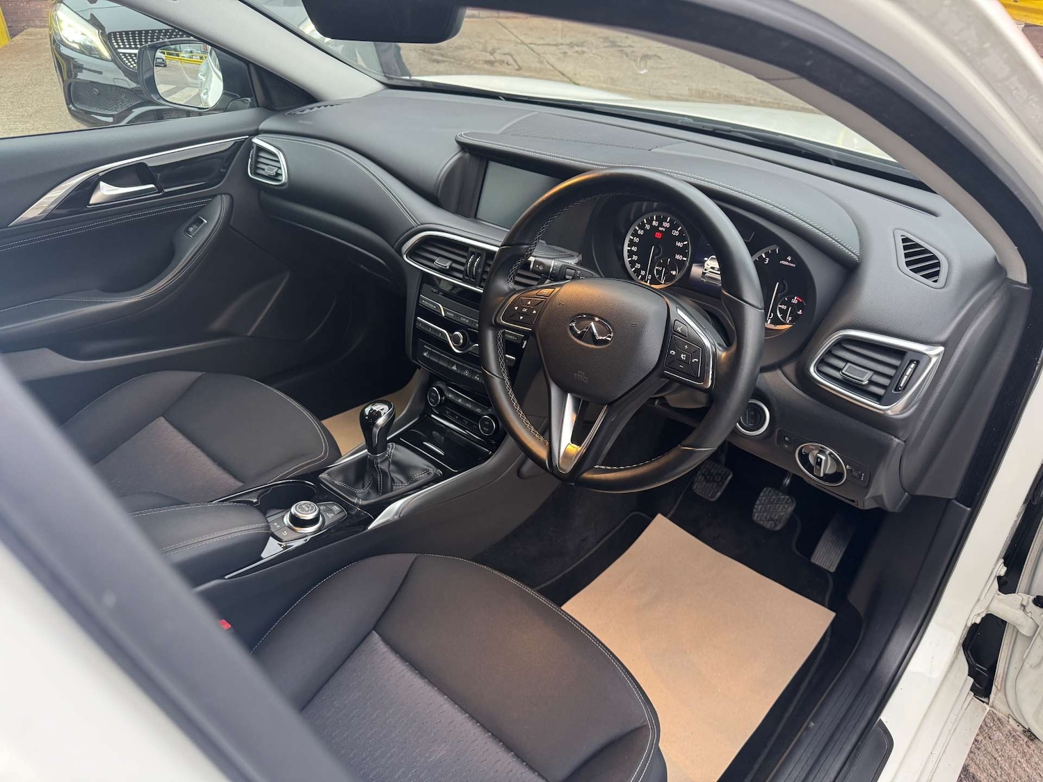 Used Infiniti Q30 2017 for sale - 76350457: Photo 14