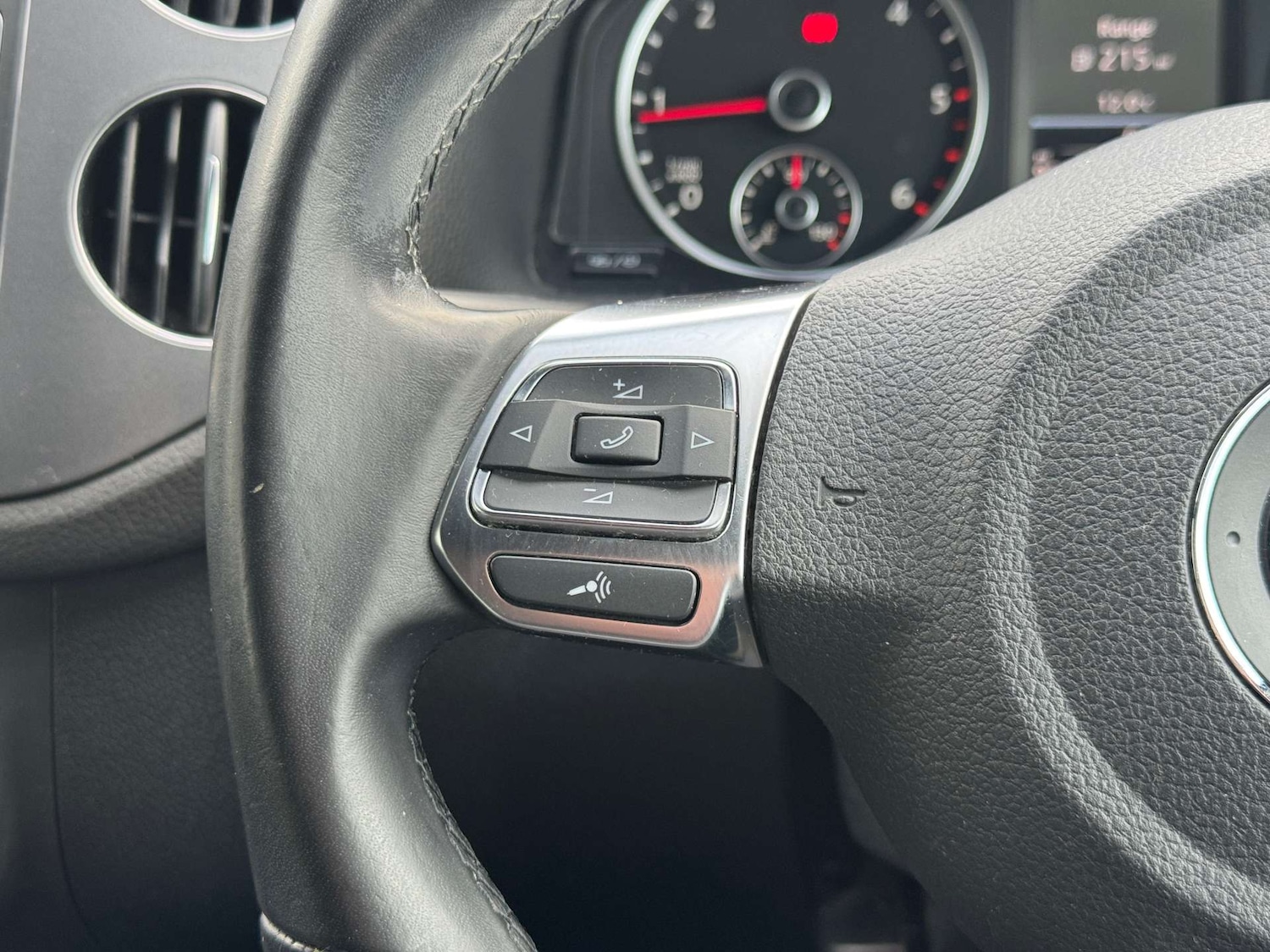 Used Volkswagen Tiguan 2012 for sale - 76241033: Photo 32