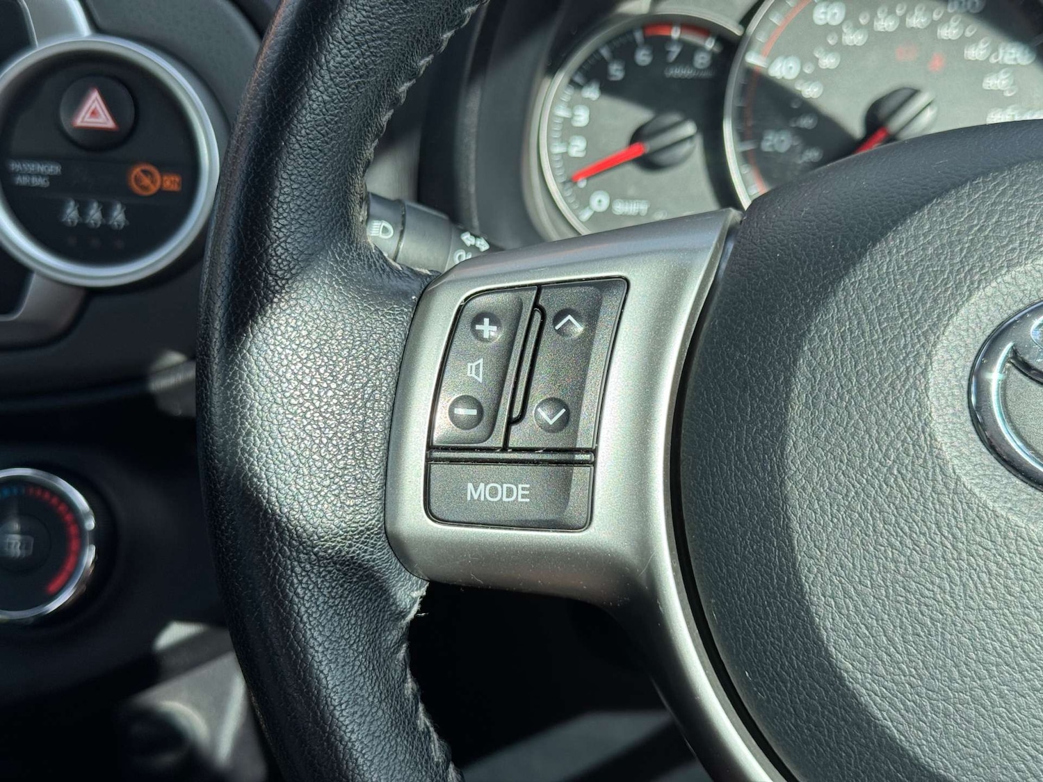 Used Toyota Yaris 2013 for sale - 76602044: Photo 30