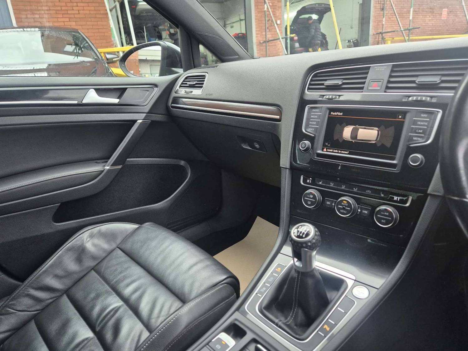 Used Volkswagen Golf 2015 for sale - 77121310: Photo 28