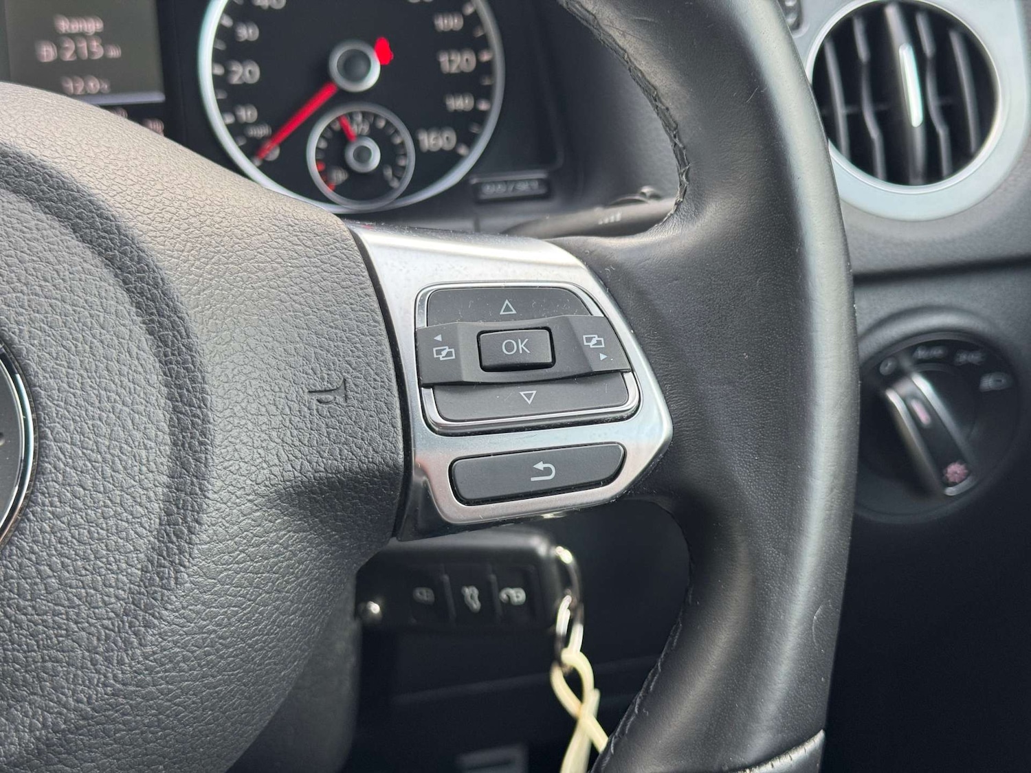 Used Volkswagen Tiguan 2012 for sale - 77329443: Photo 33