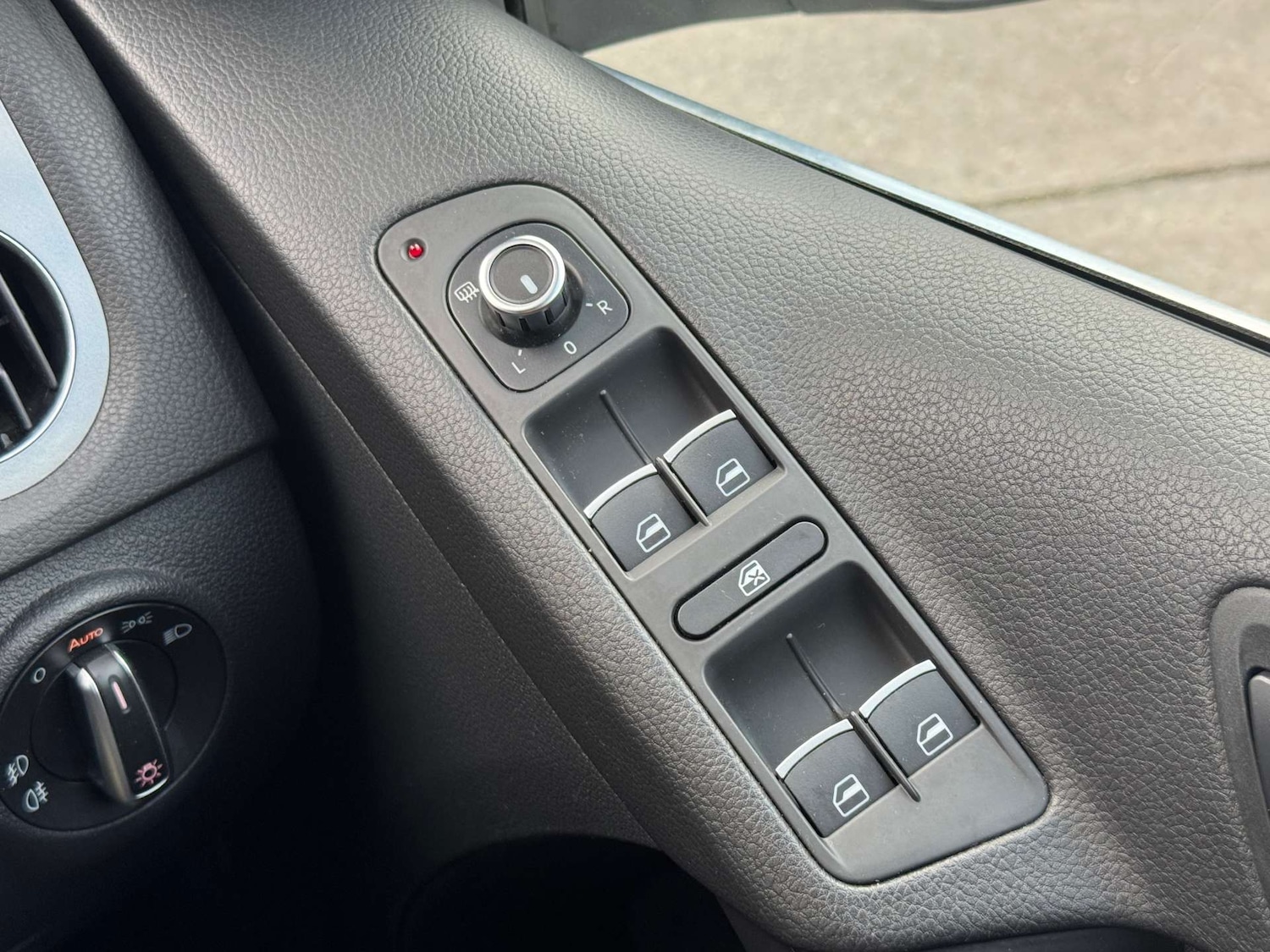 Used Volkswagen Tiguan 2012 for sale - 77329443: Photo 38