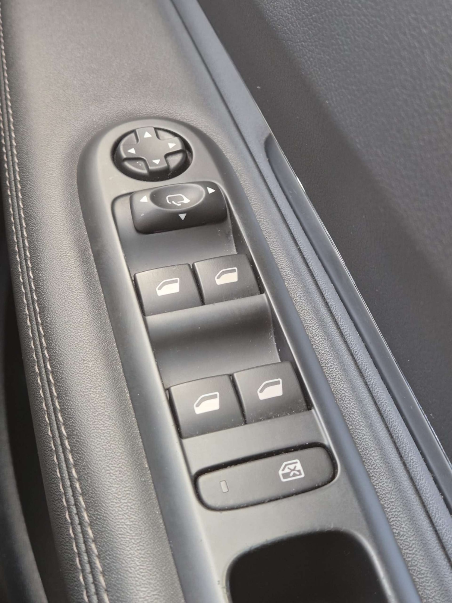 Used Peugeot 3008 2015 for sale - 76539494: Photo 46