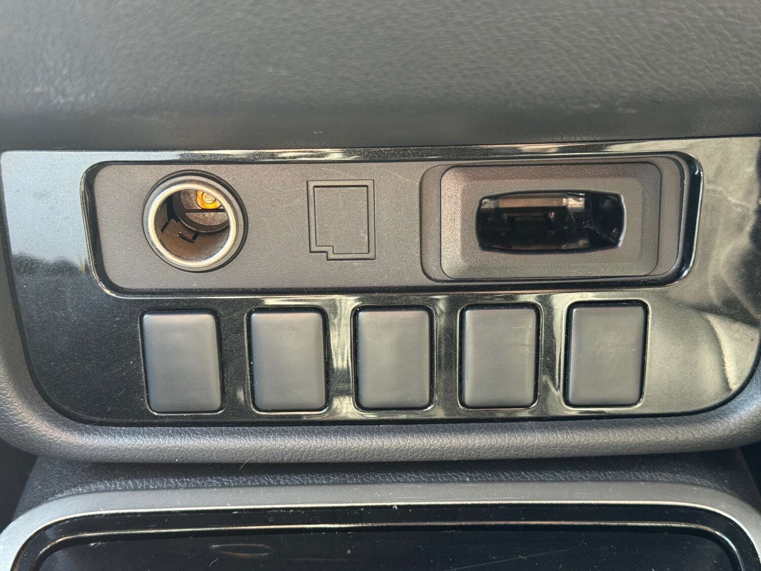 Used Mitsubishi Outlander 2017 for sale - 76101648: Photo 42