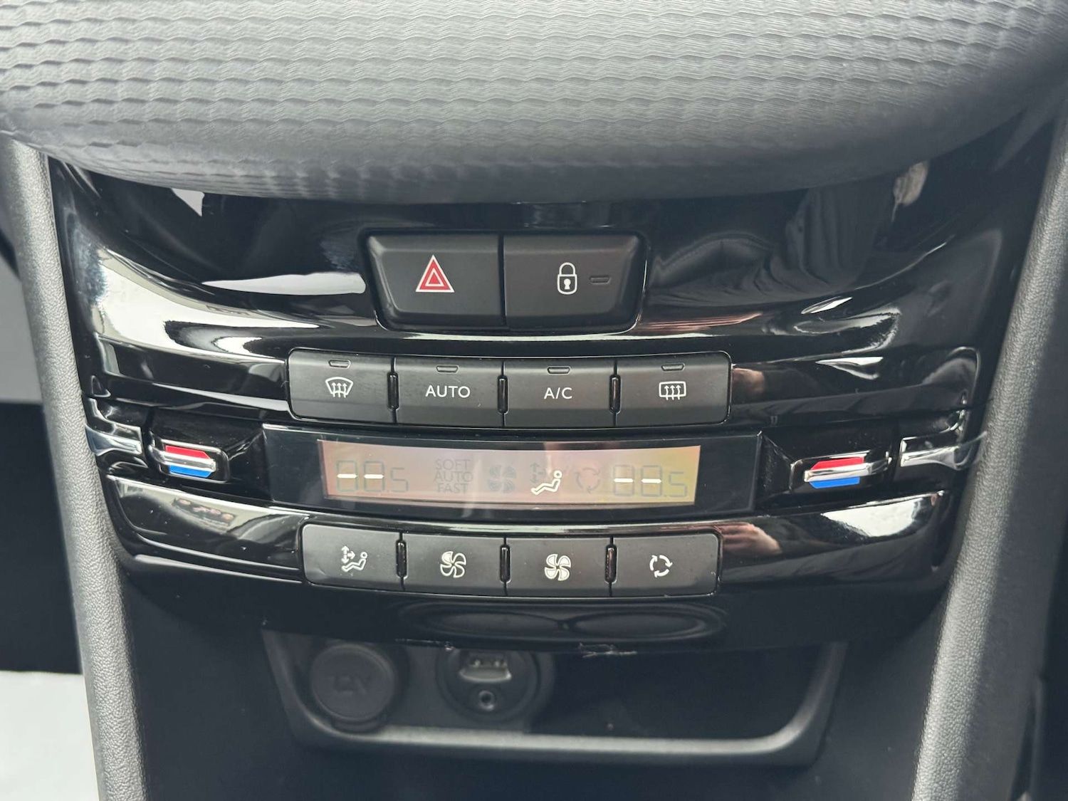 Used Peugeot 2008 2016 for sale - 76237443: Photo 41