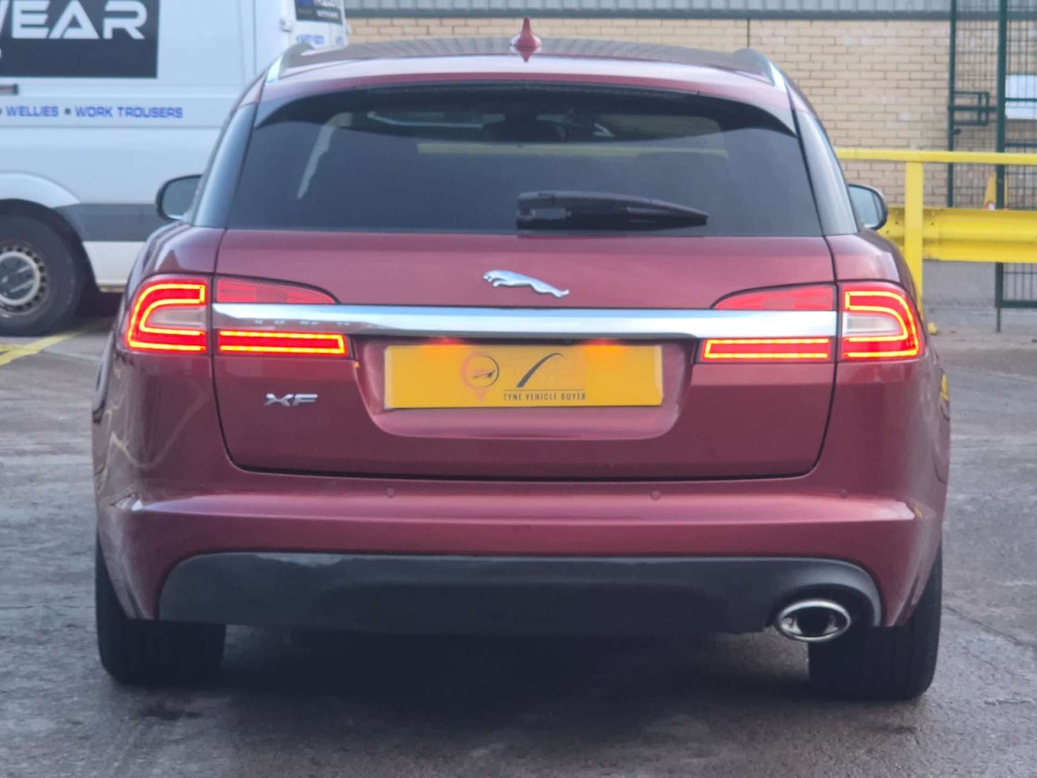 Used Jaguar XF 2014 for sale - 76737879: Photo 16