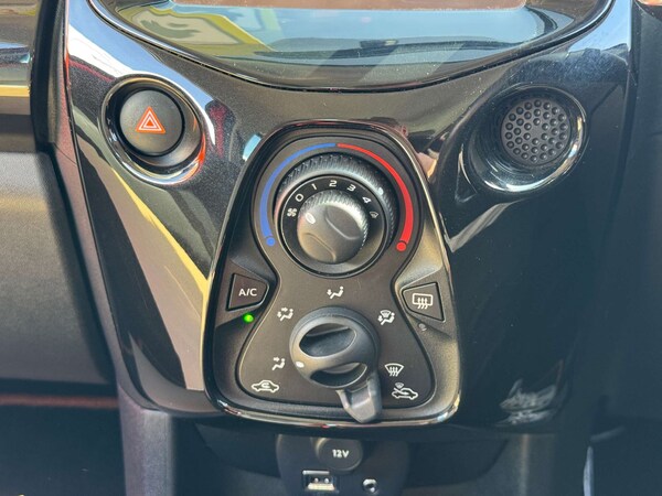 Used Toyota AYGO 2015 for sale - 76101682: Photo 41