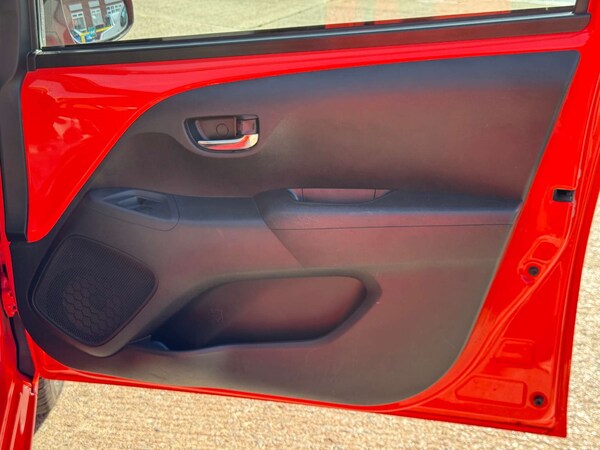 Used Toyota AYGO 2015 for sale - 76101682: Photo 50