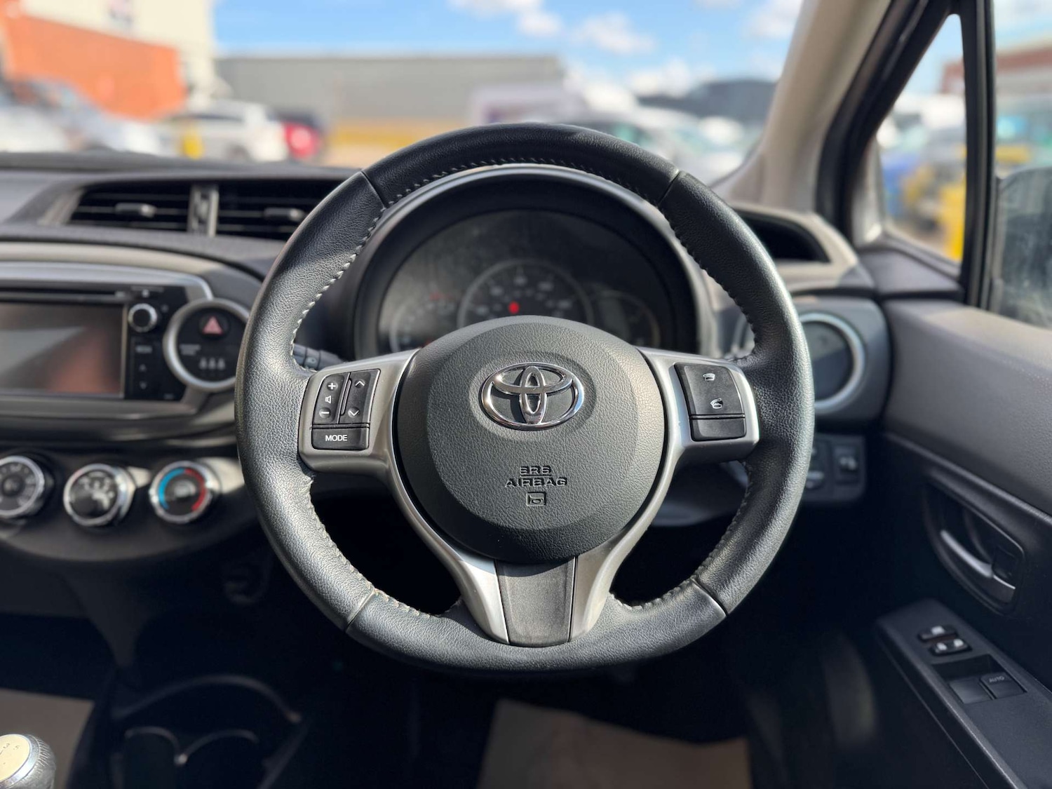 Used Toyota Yaris 2013 for sale - 76101693: Photo 29