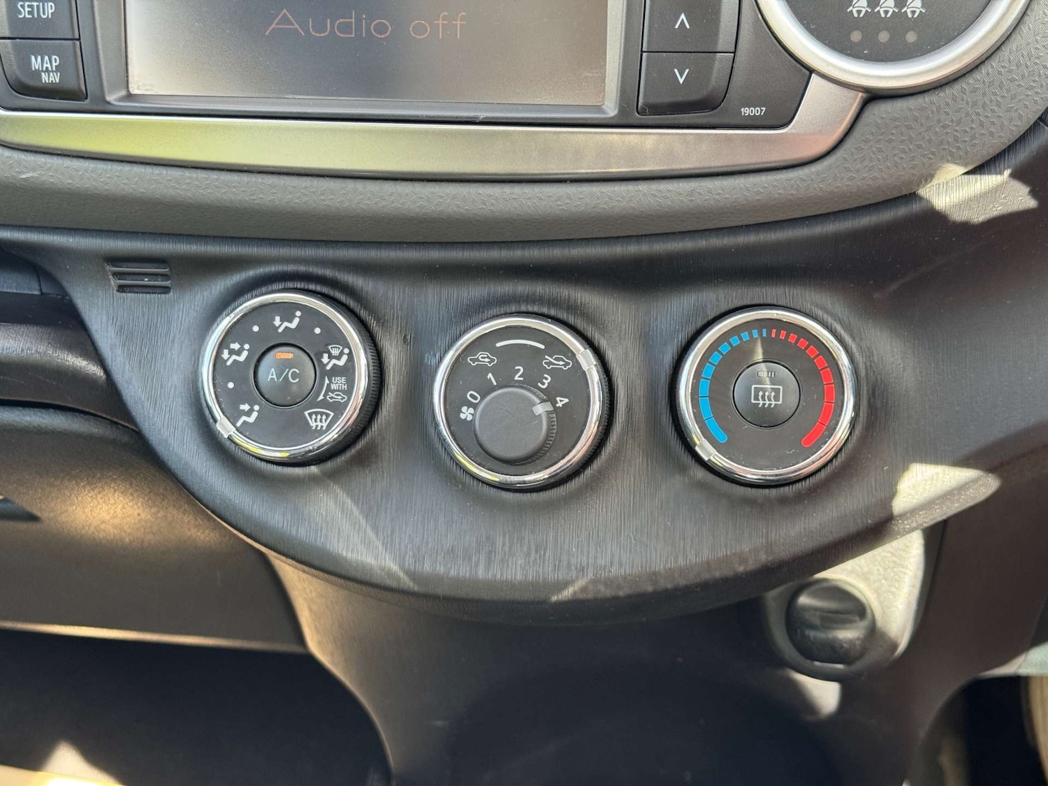 Used Toyota Yaris 2013 for sale - 76101693: Photo 39