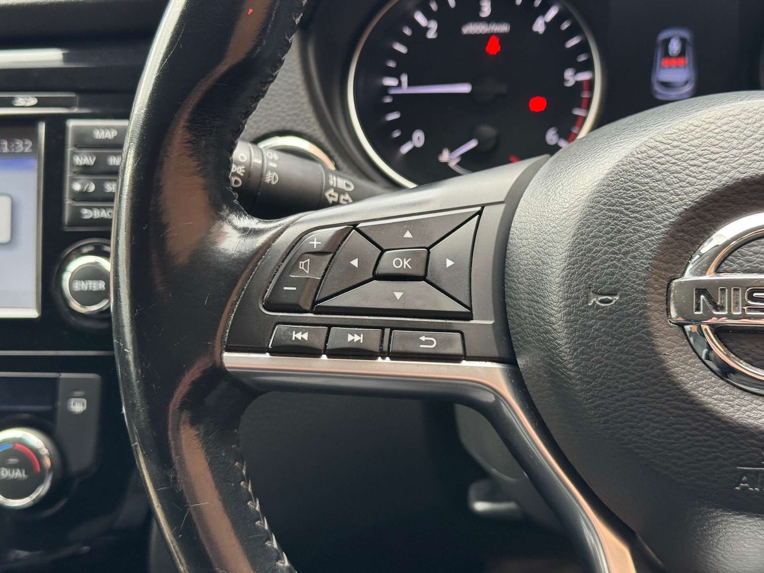 Used Nissan Qashqai 2017 for sale - 76101611: Photo 30