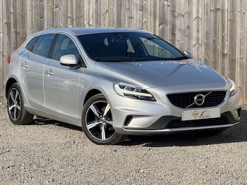 Used Volvo V40 2017 for sale - 76101636: Photo