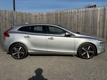 Used Volvo V40 2017 for sale - 76101636: Photo