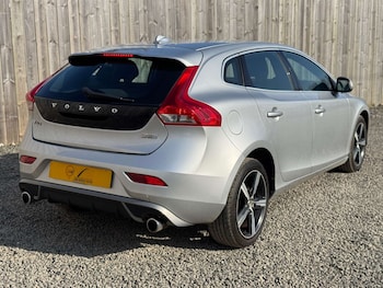 Used Volvo V40 2017 for sale - 76101636: Photo