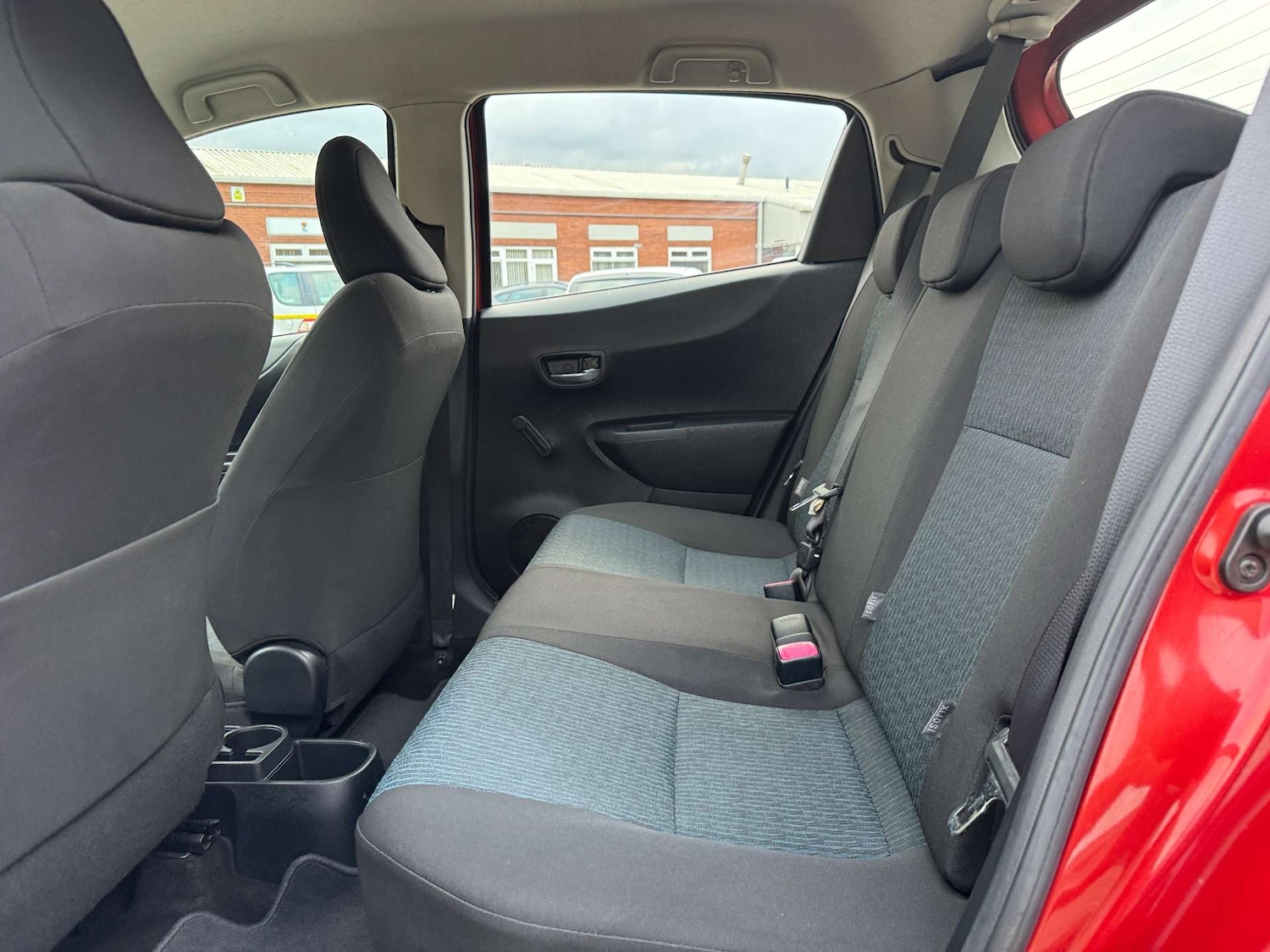 Used Toyota Yaris 2013 for sale - 76190451: Photo 25